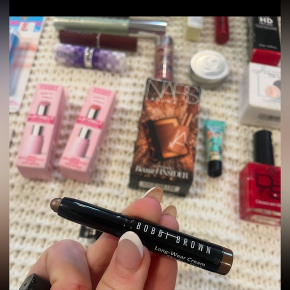 Makeup Bundle - Picture 8 of 16